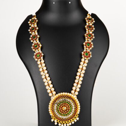 Majestic Pearl Circle Necklace